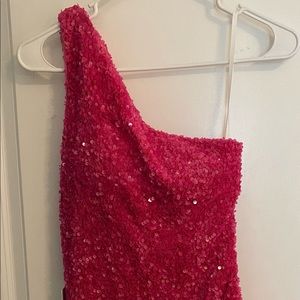 New w/tags: Glitter One-Shoulder Rose Pink Dress With Sequins
Rose Pink Size 2